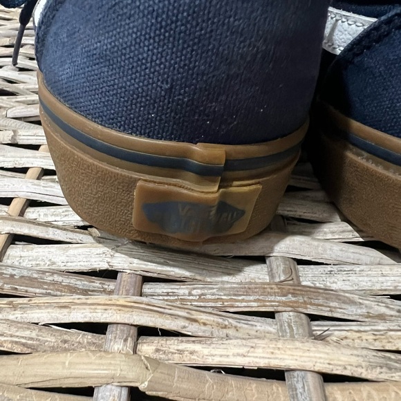 Vans Blue and White Sneakers Classic Skate Style, Gum Soul, men’s size 7, EUC - Picture 4 of 7